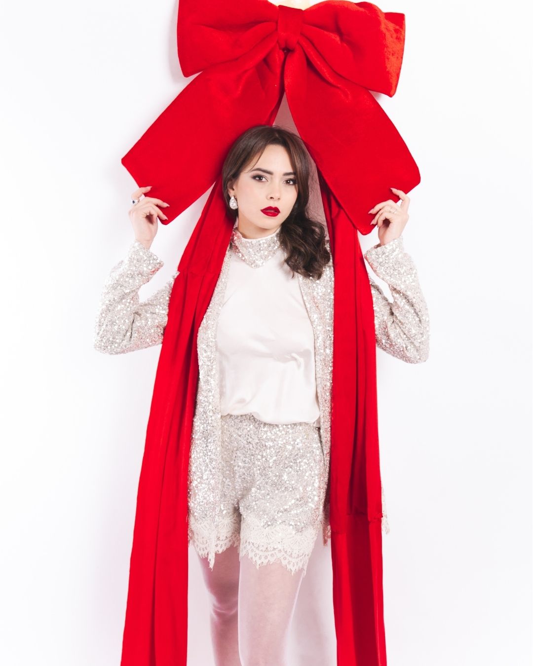 Short | Shine and Lace