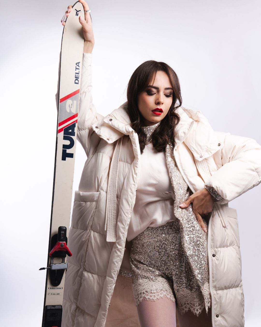 Giacca imbottita lunga con cappuccio ampio