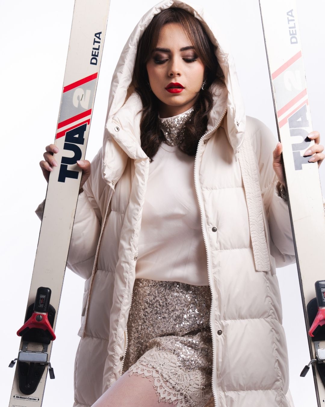 Giacca imbottita lunga con cappuccio ampio