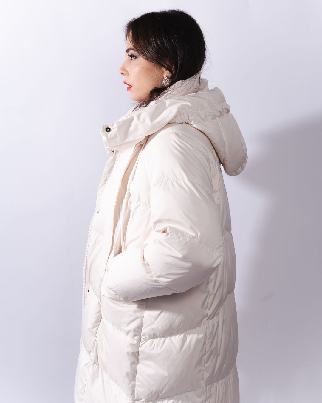 Giacca imbottita lunga con cappuccio ampio