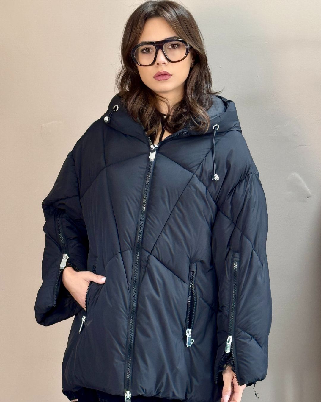 Giacca imbottita oversize con cappuccio e zip